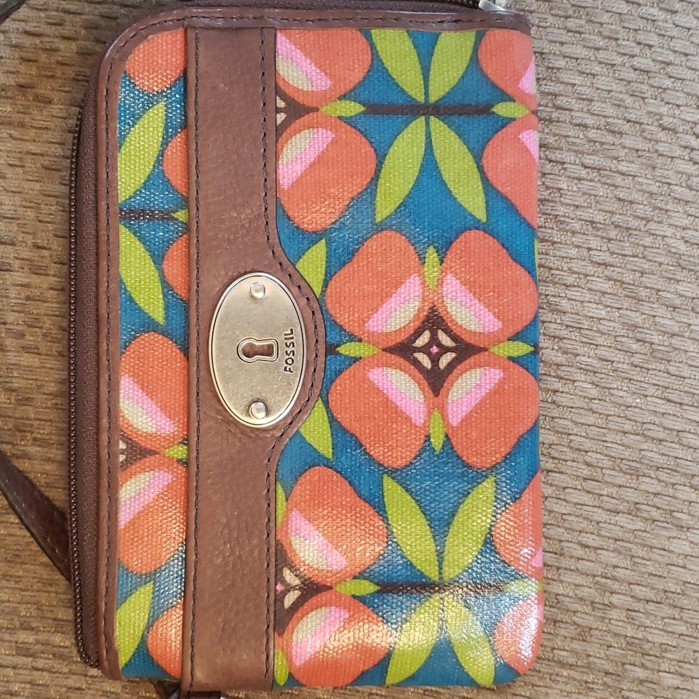 Fossil Key-Per wristlet